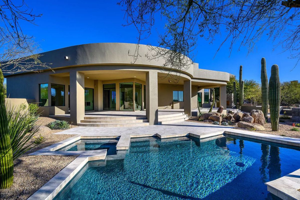 A-Soft-Contemporary-Custom-House-in-Scottsdale-for-Sale-10