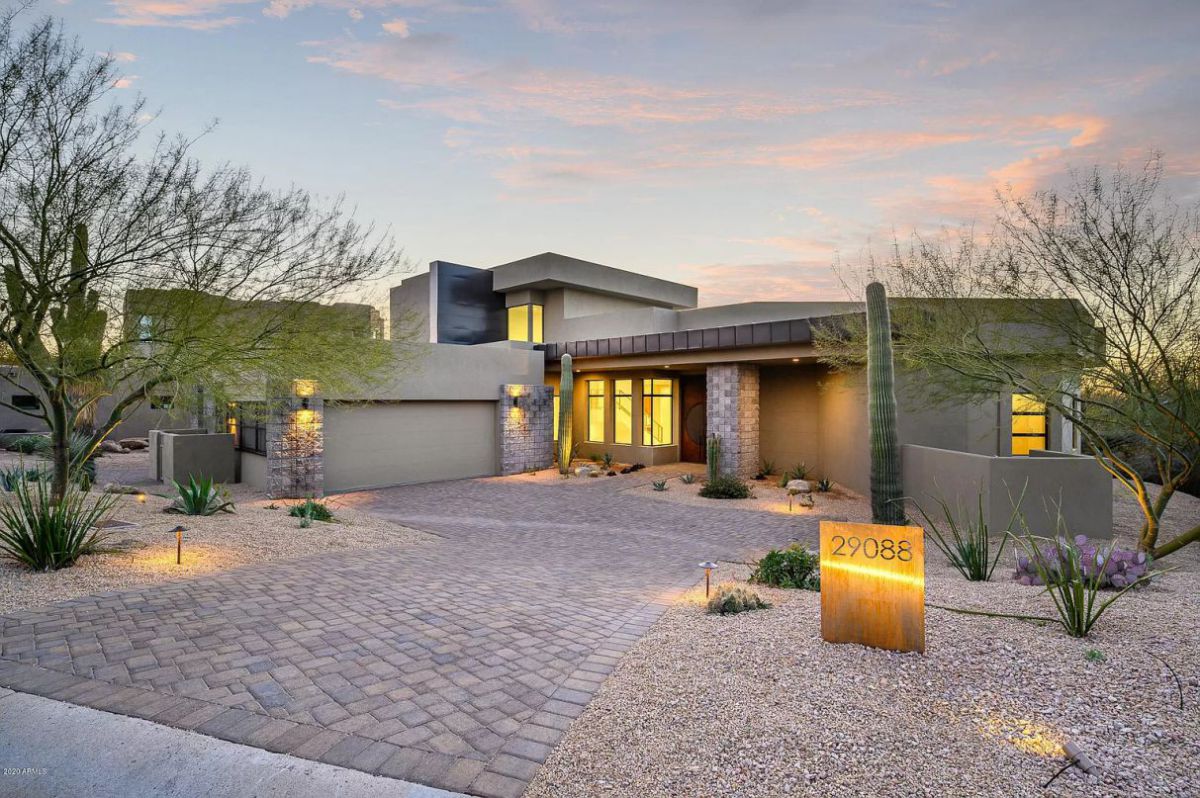 A-Soft-Contemporary-Custom-House-in-Scottsdale-for-Sale-12