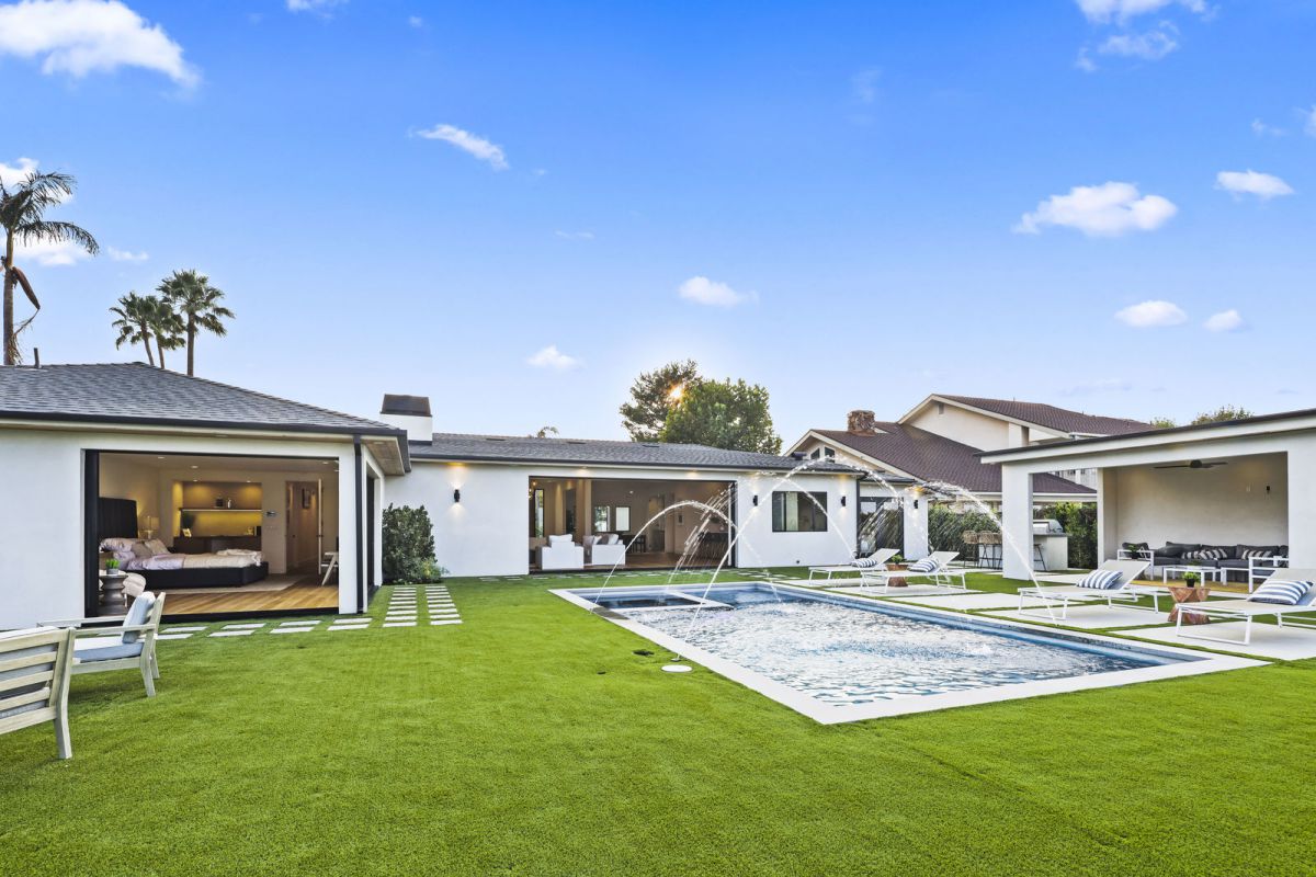 A-Warm-Contemporary-Sherman-Oaks-Home-for-Sale-at-3595000-10