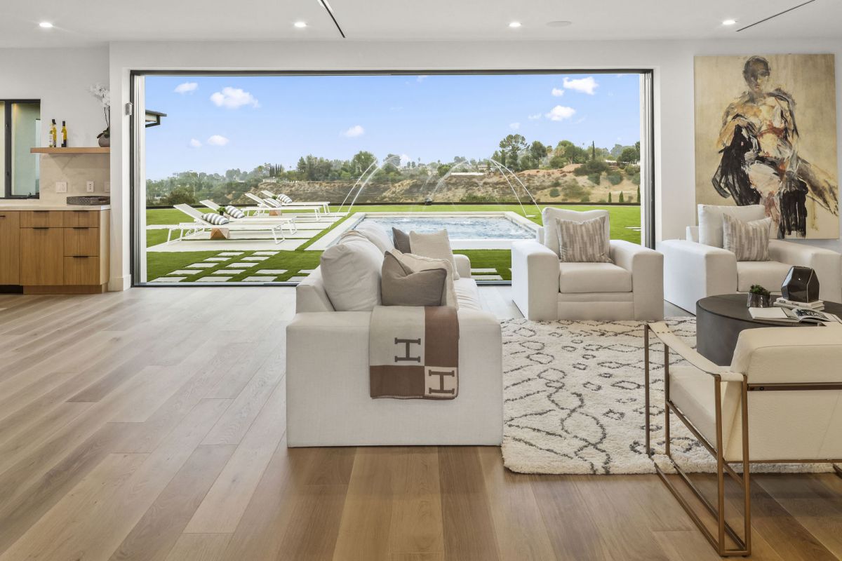 A-Warm-Contemporary-Sherman-Oaks-Home-for-Sale-at-3595000-24