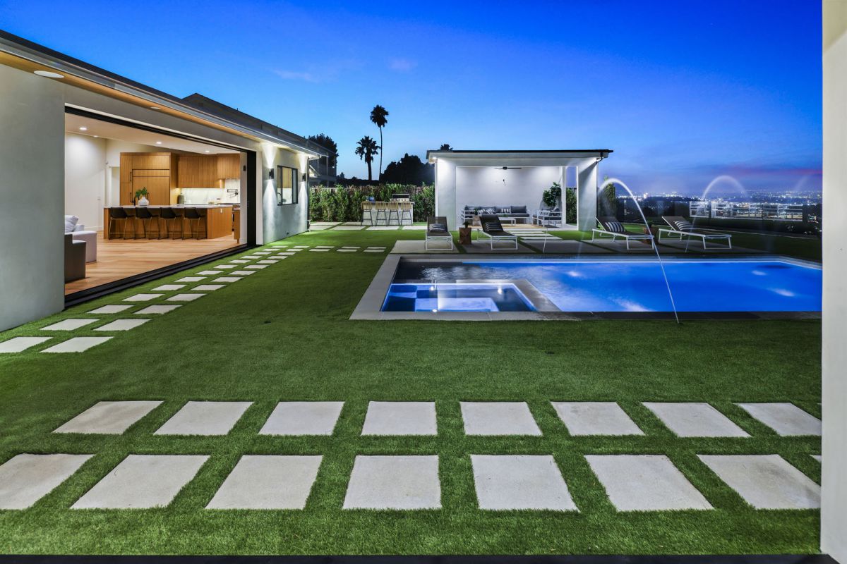 A-Warm-Contemporary-Sherman-Oaks-Home-for-Sale-at-3595000-33