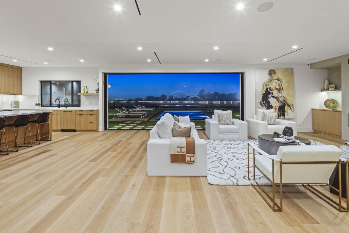 A-Warm-Contemporary-Sherman-Oaks-Home-for-Sale-at-3595000-35