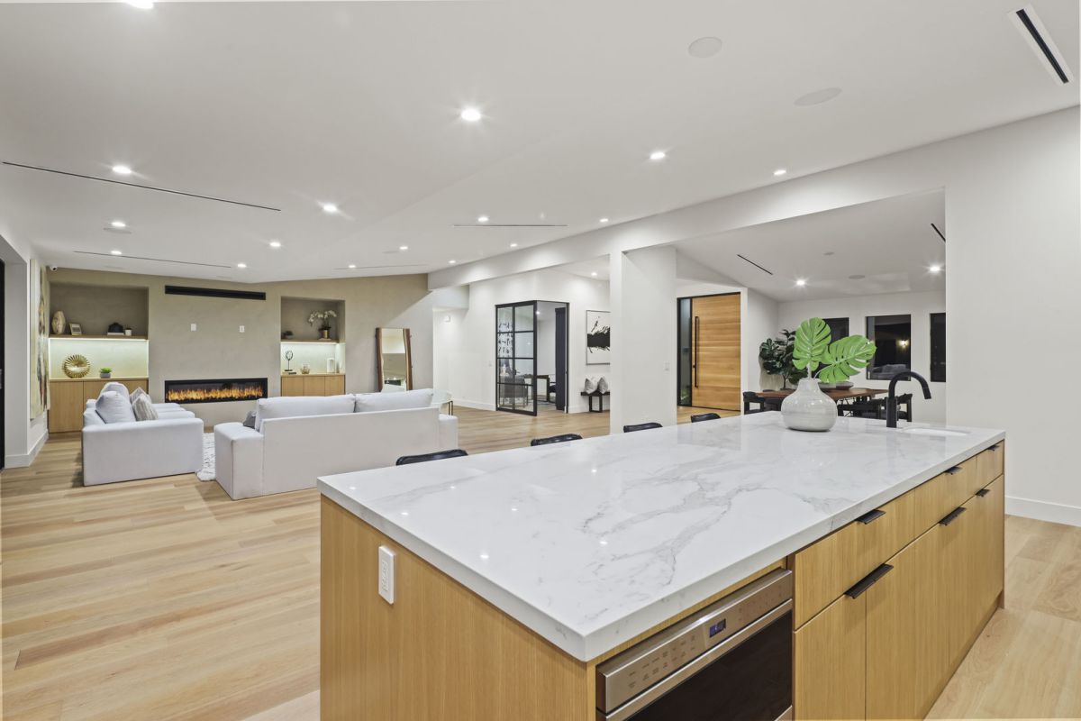 A-Warm-Contemporary-Sherman-Oaks-Home-for-Sale-at-3595000-36