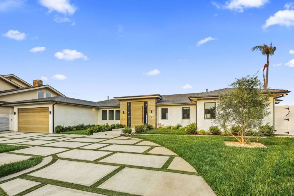A Warm Contemporary Sherman Oaks Home for Sale