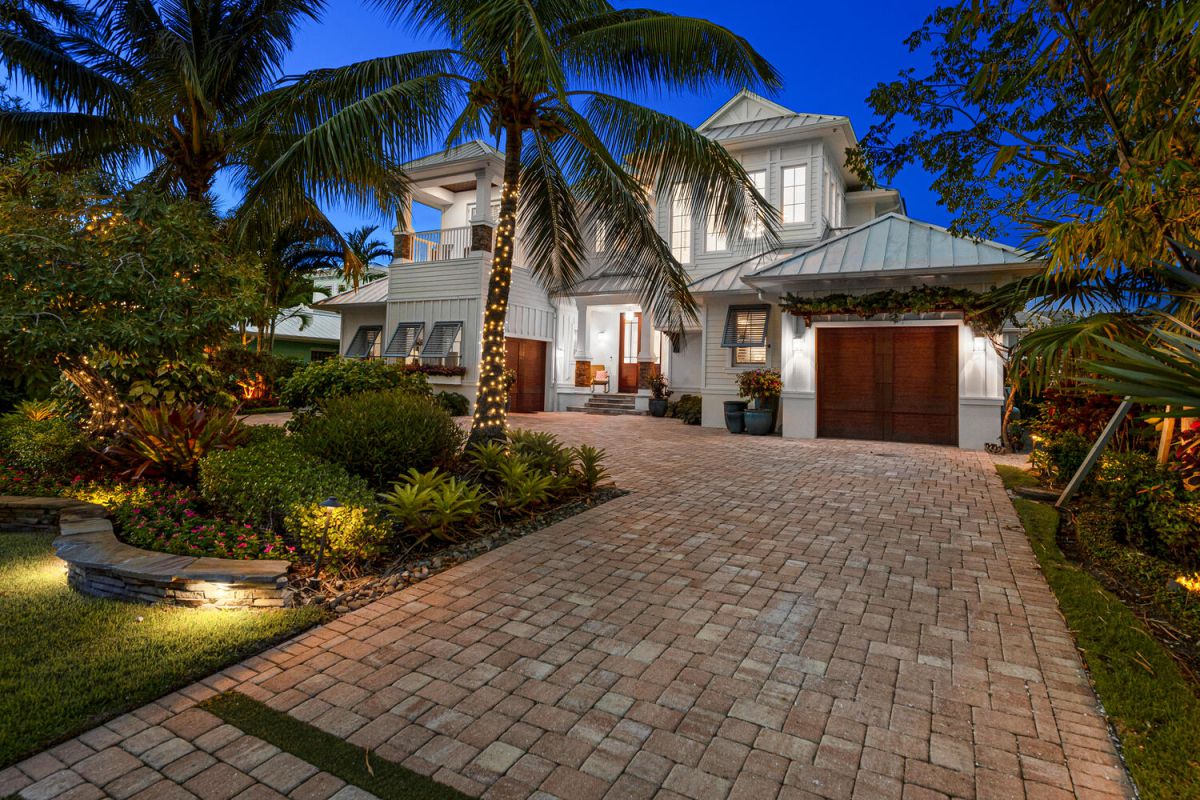 An-Expertly-Crafted-Naples-Home-for-Sale-5