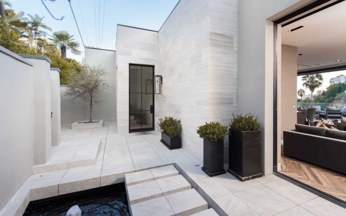 An-Exquisitely-Reimagined-House-for-Sale-in-Los-Angeles-9