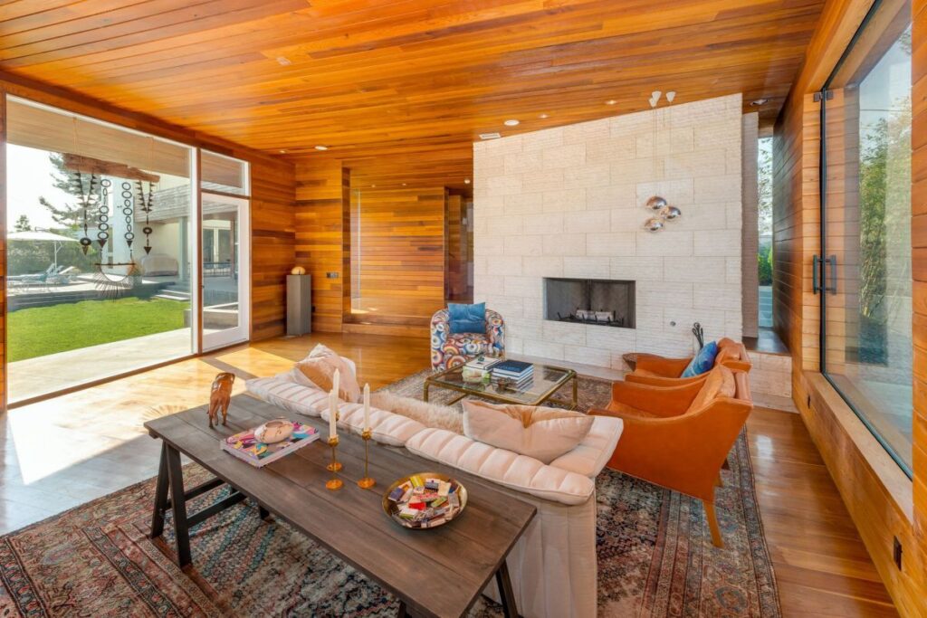 An Intriguingly Livable House in Los Angeles for Sale