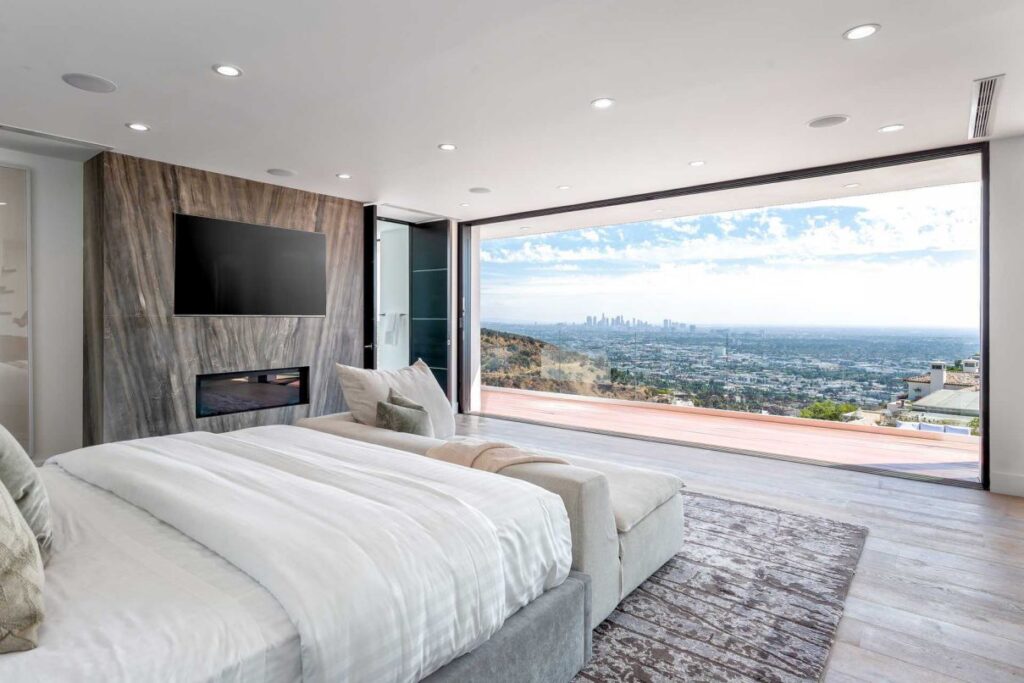 An Ultra Modern Luxury Home in Los Angeles for Rent