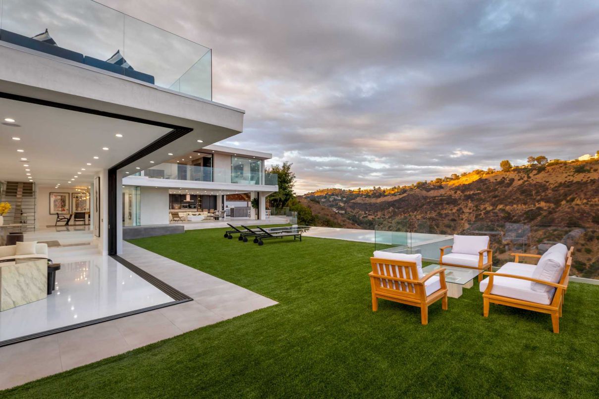 An-Ultra-Modern-Luxury-Home-in-Los-Angeles-for-Rent-22