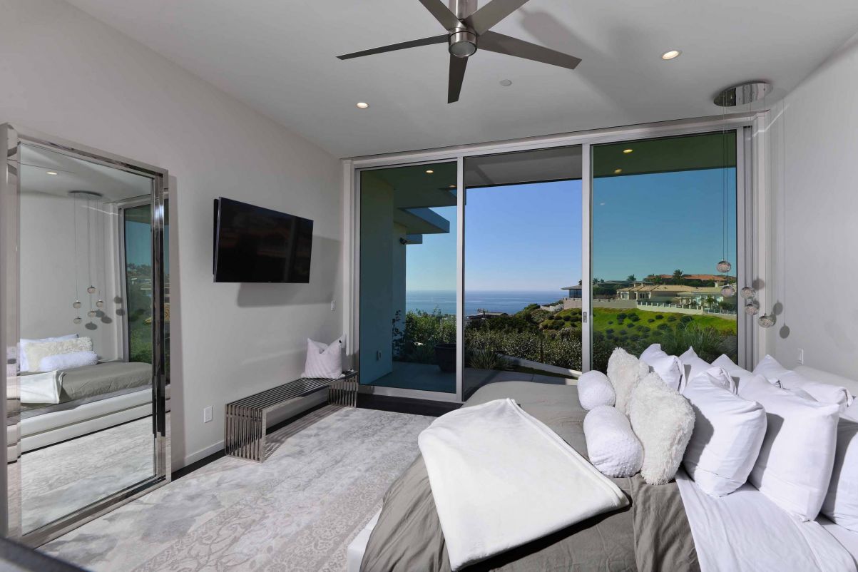 Dazzling-San-Diego-Modern-House-in-La-Jolla-for-Sale-32