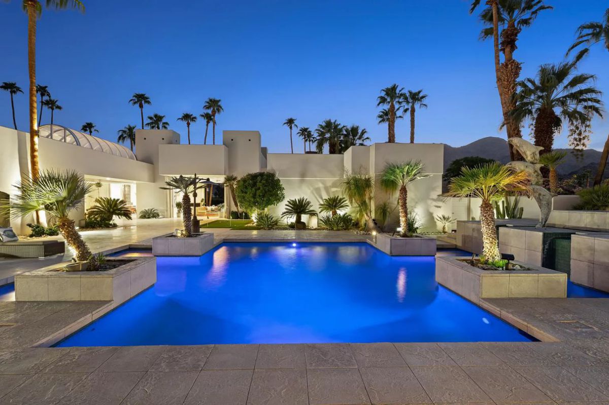 Dramatic-Coachella-Home-for-Sale-in-La-Quinta-11