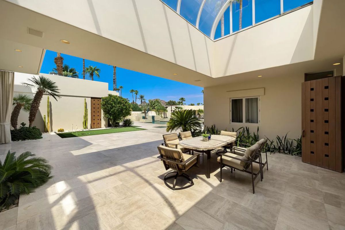 Dramatic-Coachella-Home-for-Sale-in-La-Quinta-21