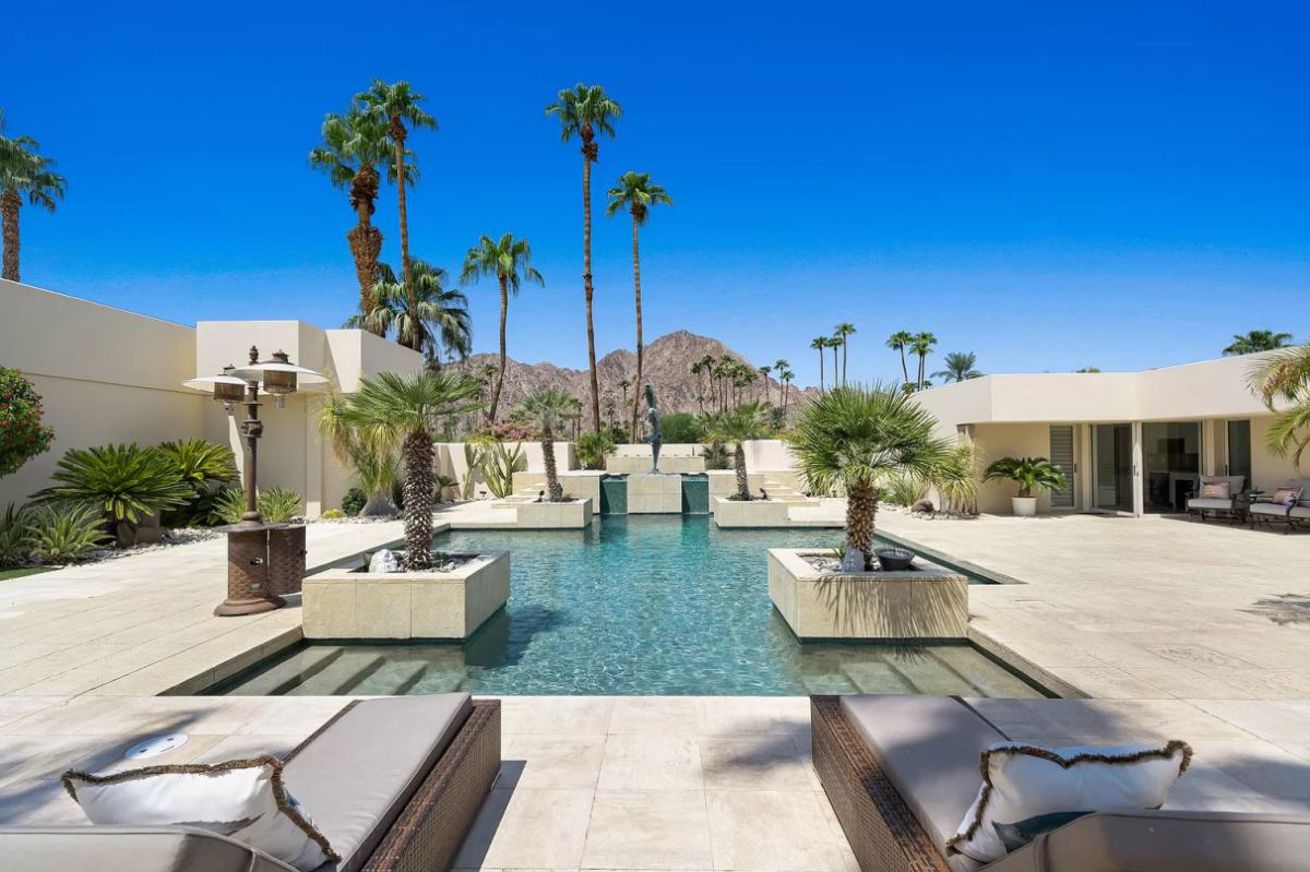 Dramatic-Coachella-Home-for-Sale-in-La-Quinta-24