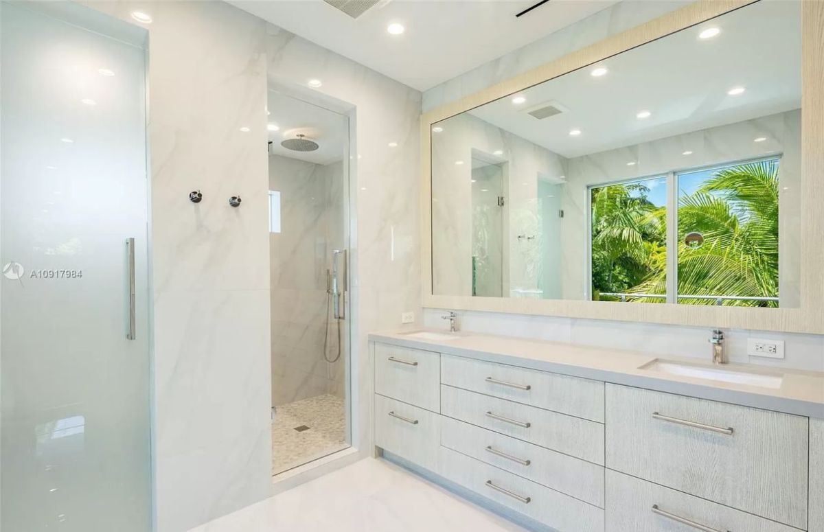 Gorgeous-New-Construction-House-in-Miami-for-Sale-at-3650000-12