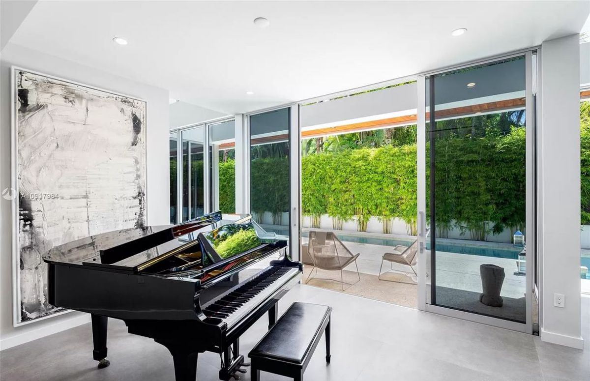 Gorgeous-New-Construction-House-in-Miami-for-Sale-at-3650000-26