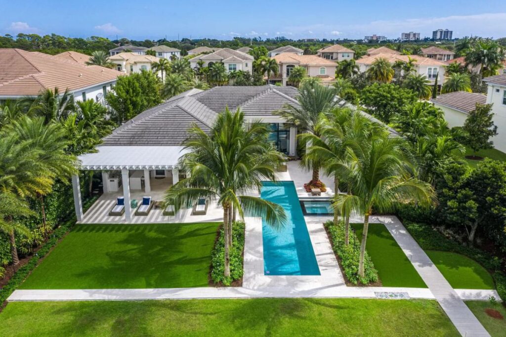 Gorgeous Waterfront Home in Palm Beach for Sale