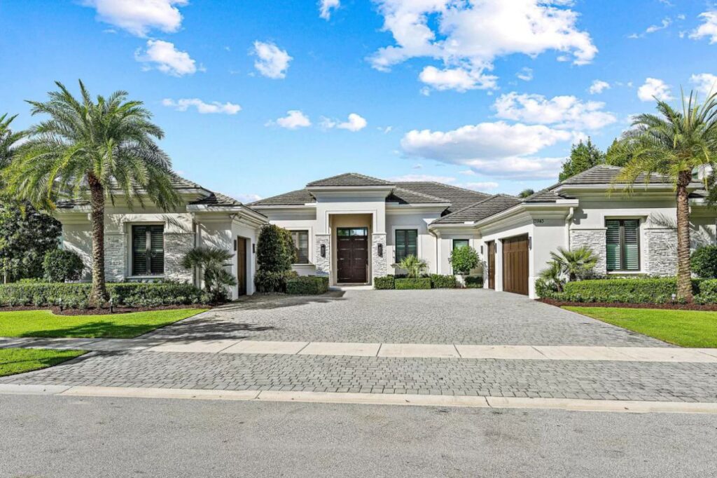 Gorgeous Waterfront Home in Palm Beach for Sale