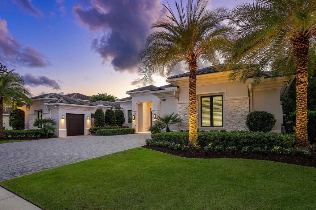 Gorgeous Waterfront Home in Palm Beach for Sale