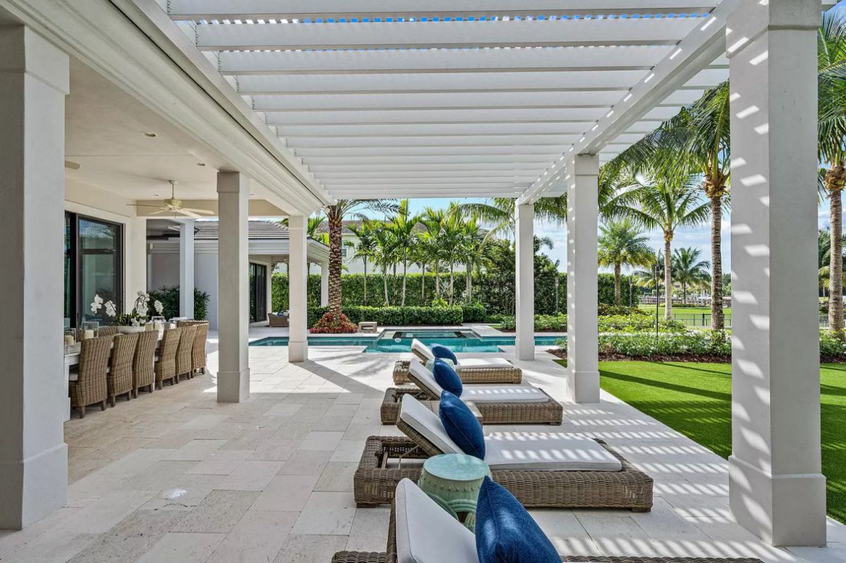 Gorgeous-Waterfront-Home-in-Palm-Beach-for-Sale-20