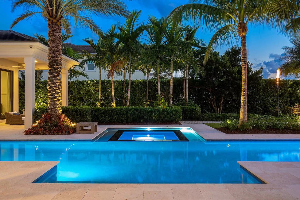 Gorgeous-Waterfront-Home-in-Palm-Beach-for-Sale-8