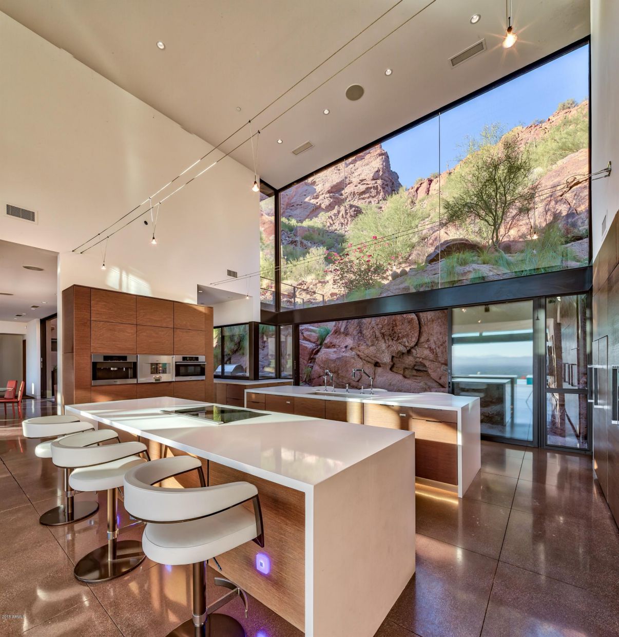 Magnificent-Contemporary-Glass-Home-in-Phoenix-for-Sale-12