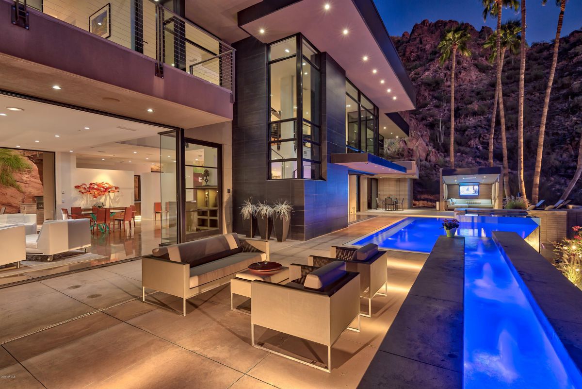 Magnificent-Contemporary-Glass-Home-in-Phoenix-for-Sale-6