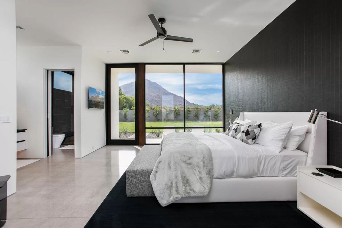 New-Contemporary-Home-in-Paradise-Valley-for-Rent-14