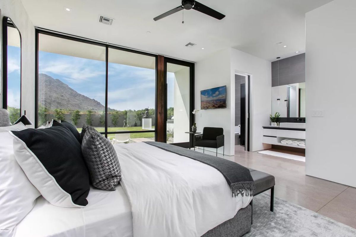 New-Contemporary-Home-in-Paradise-Valley-for-Rent-15