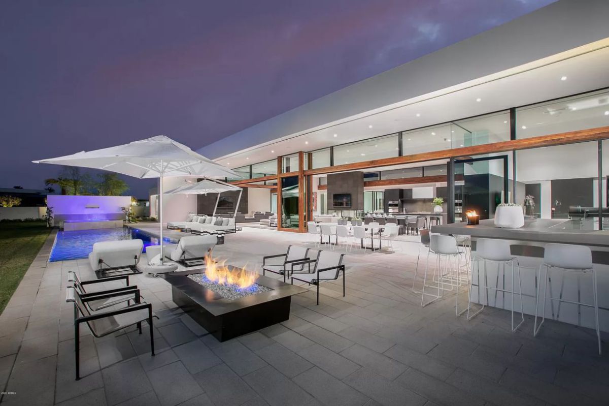 New-Contemporary-Home-in-Paradise-Valley-for-Rent-18