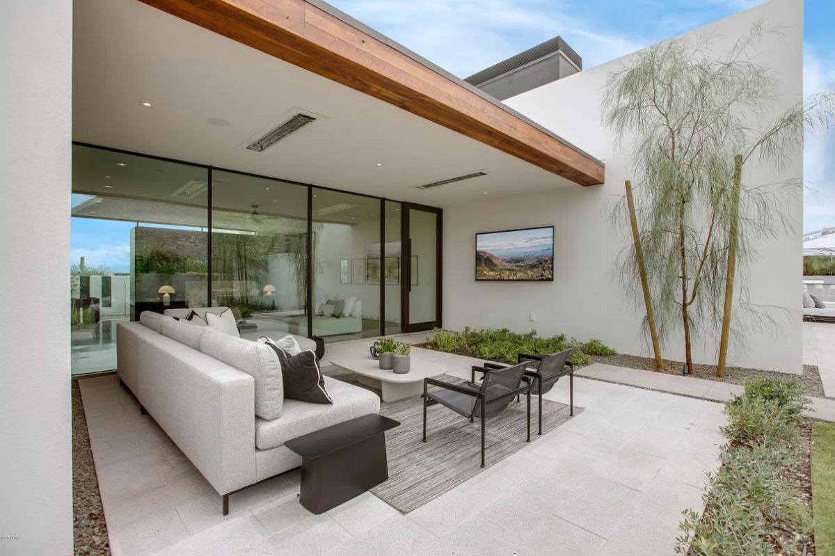 New-Contemporary-Home-in-Paradise-Valley-for-Rent-22