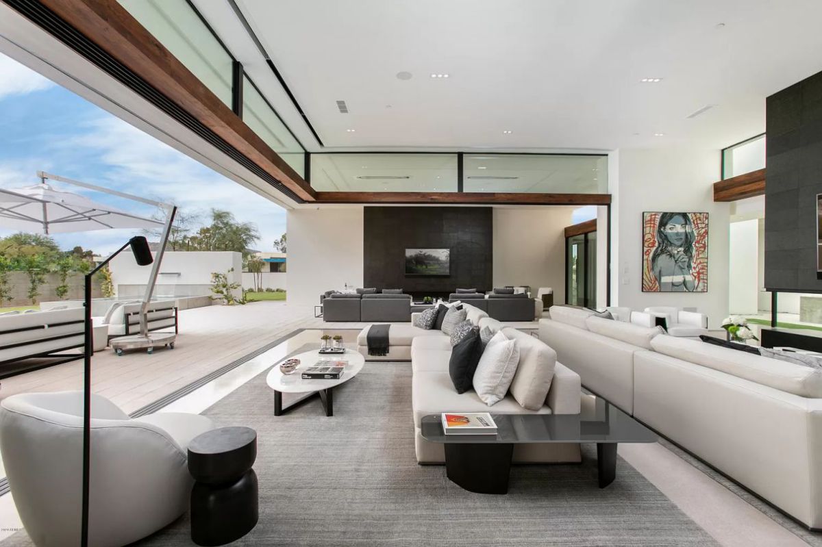 New-Contemporary-Home-in-Paradise-Valley-for-Rent-23