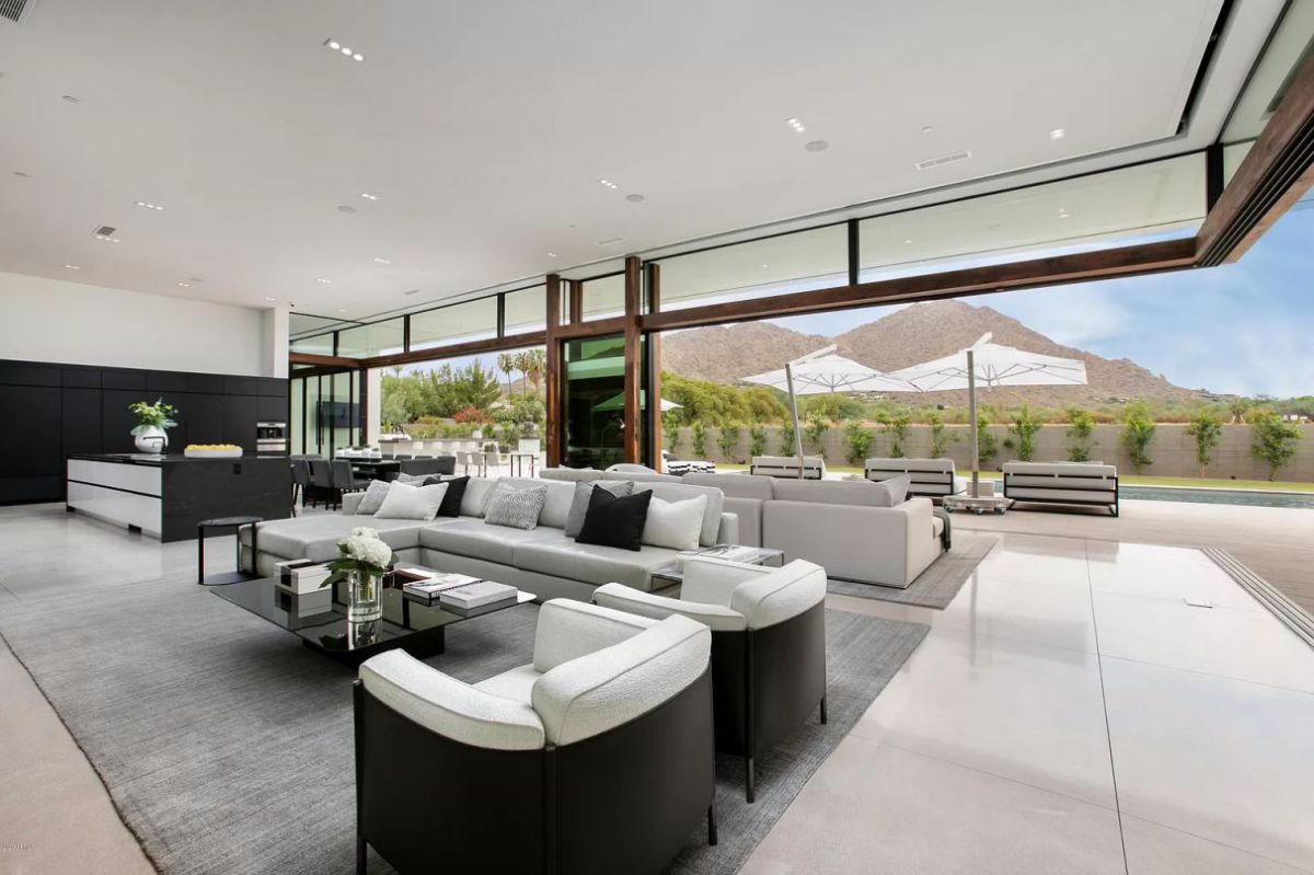 New-Contemporary-Home-in-Paradise-Valley-for-Rent-27