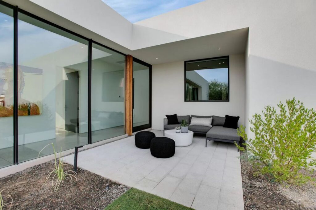 New Contemporary Home in Paradise Valley for Rent