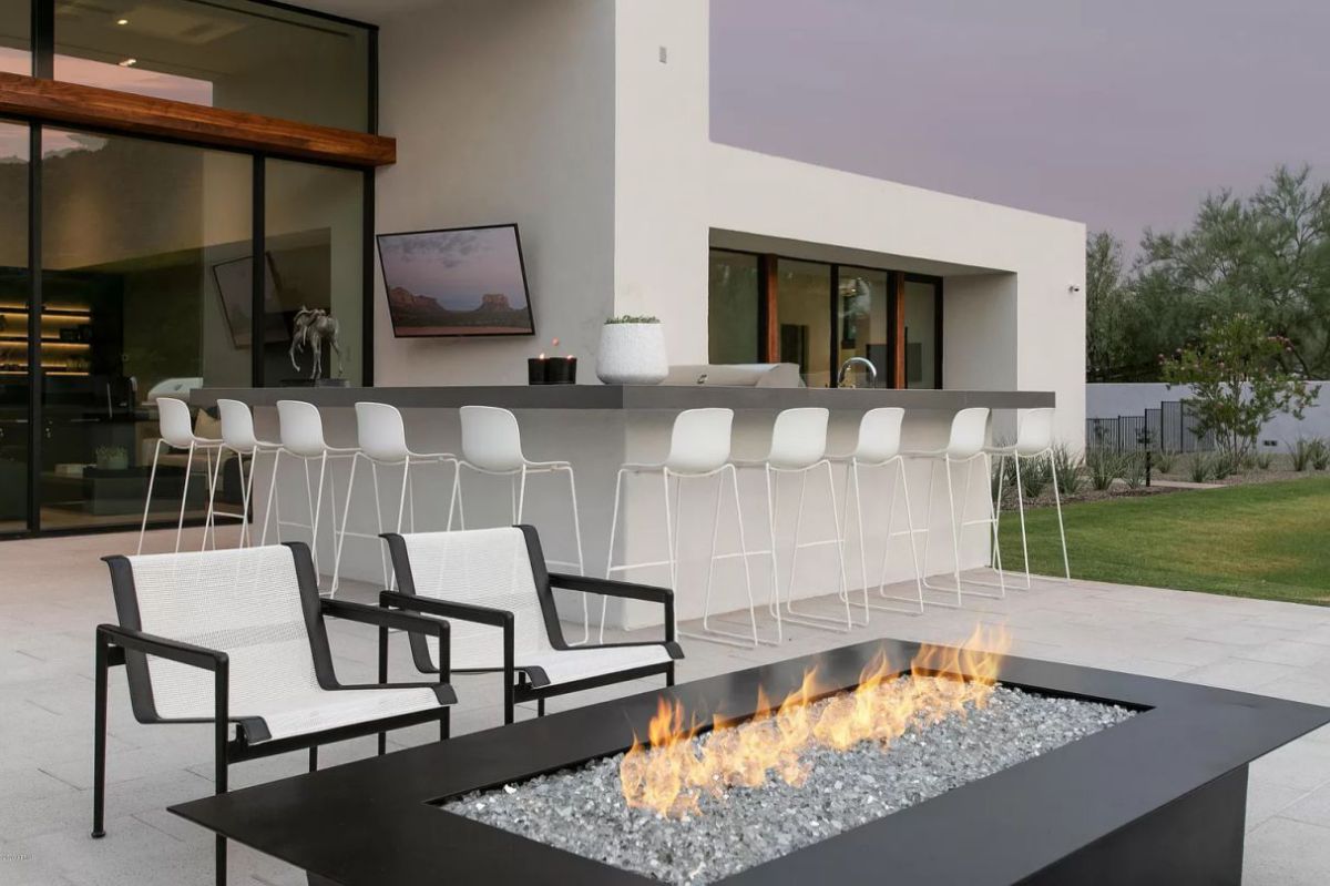 New-Contemporary-Home-in-Paradise-Valley-for-Rent-45