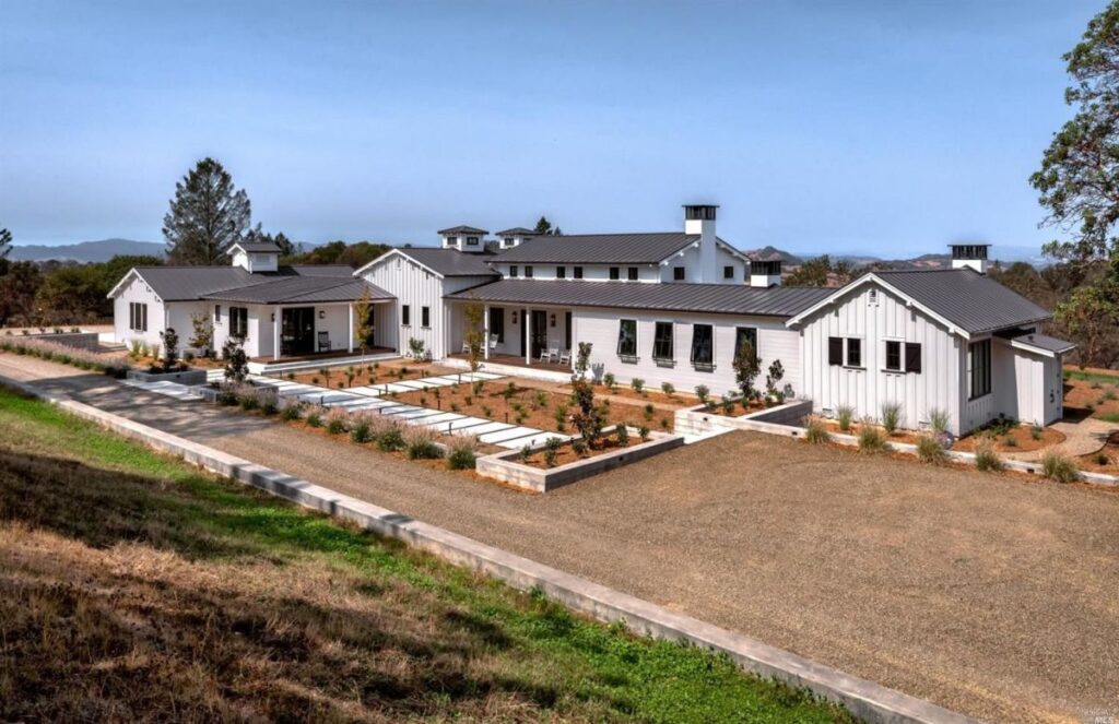 Newly Healdsburg Farmhouse in California for Sale