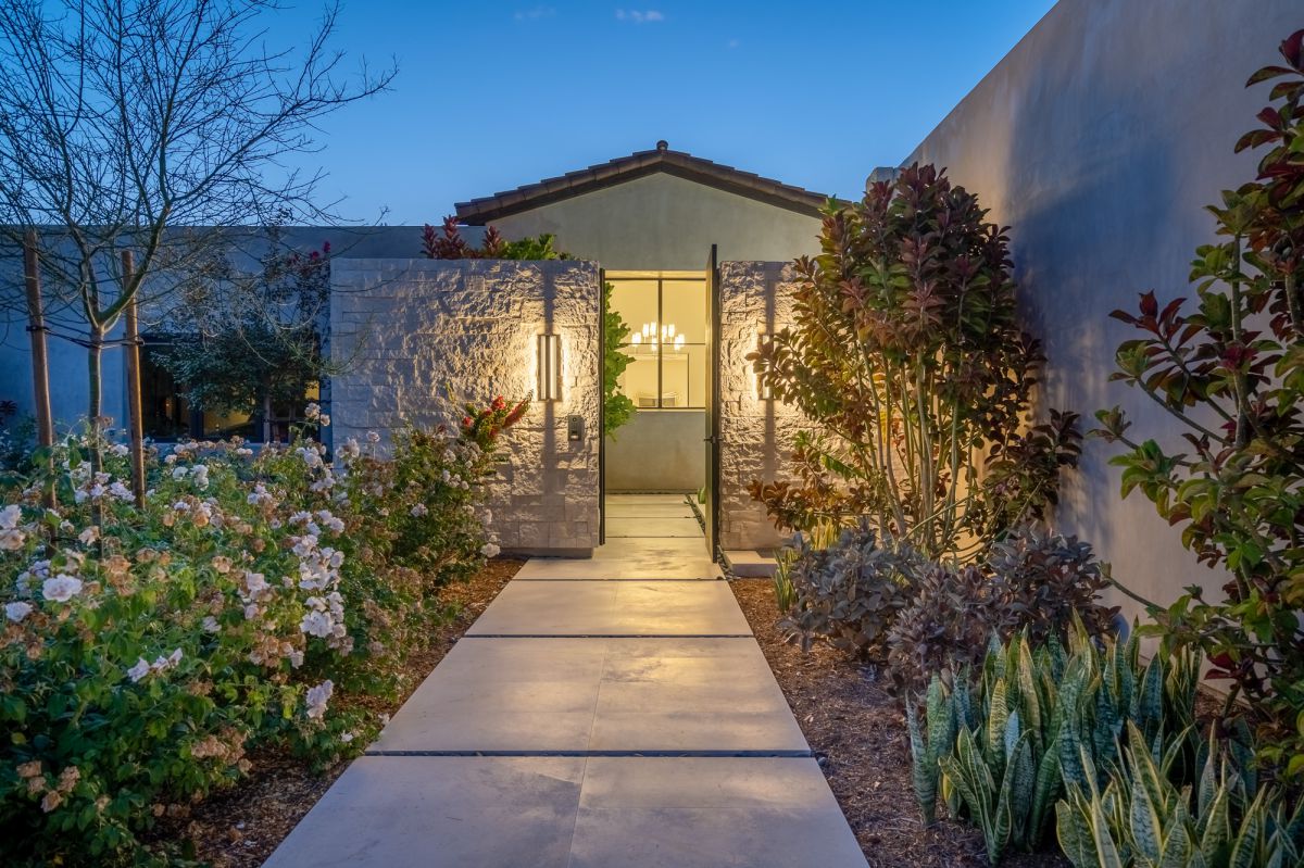 Quintessential-Modern-Home-in-Rancho-Santa-Fe-for-Sale-3