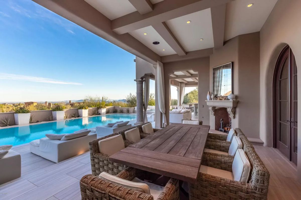 Scottsdale-Home-for-Sale-at-7500000-offers-Mountain-and-City-views-22