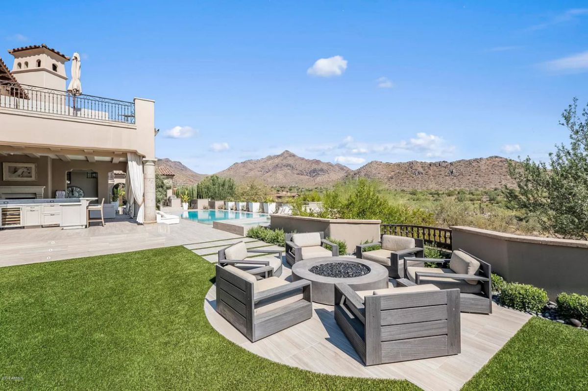 Scottsdale-Home-for-Sale-at-7500000-offers-Mountain-and-City-views-28