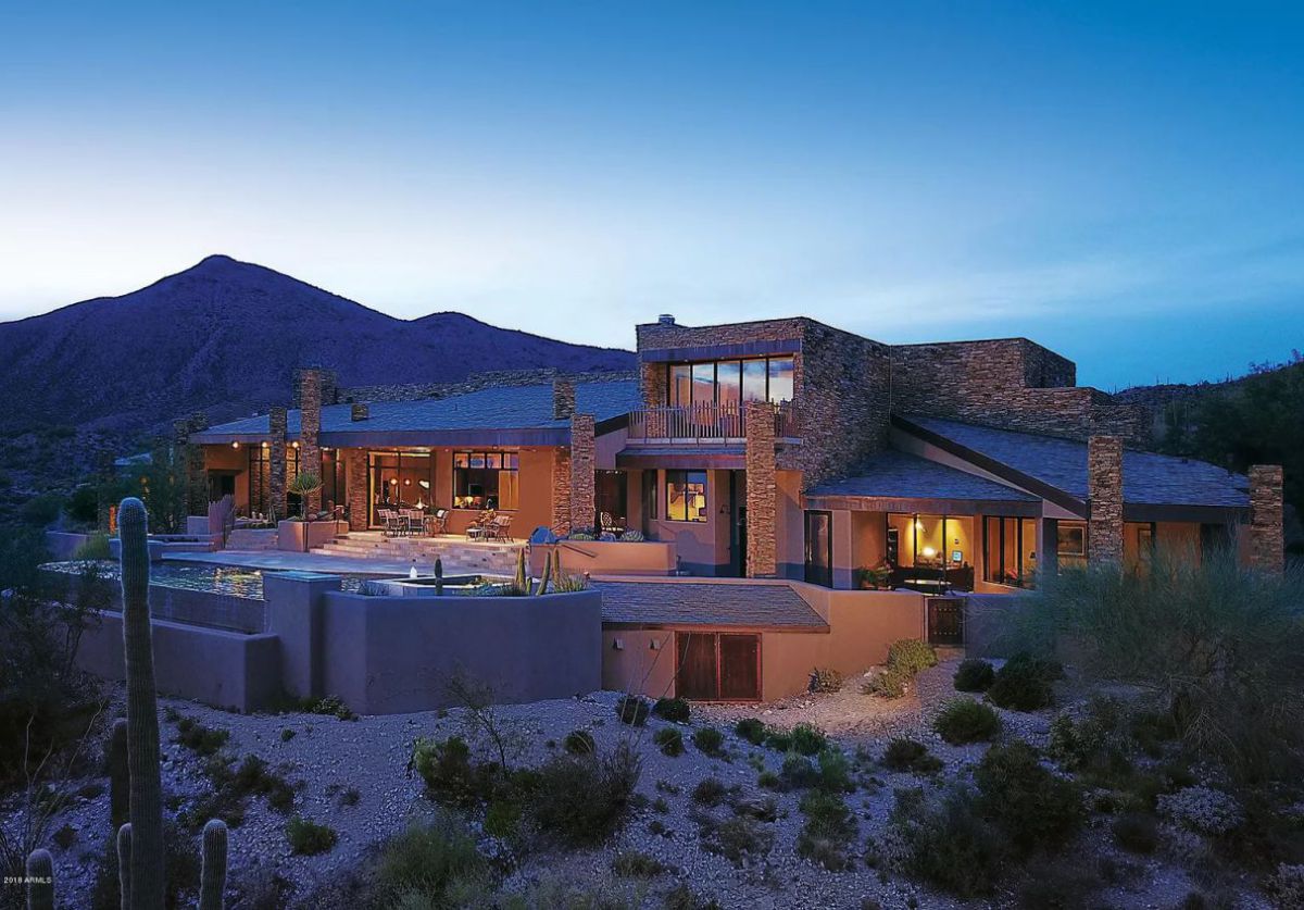 Secluded-Desert-contemporary-Home-for-Sale-in-Scottsdale-1