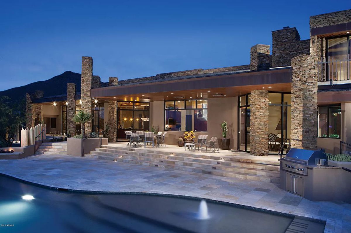 Secluded Desert contemporary Home for Sale in Scottsdale at 4,295,000