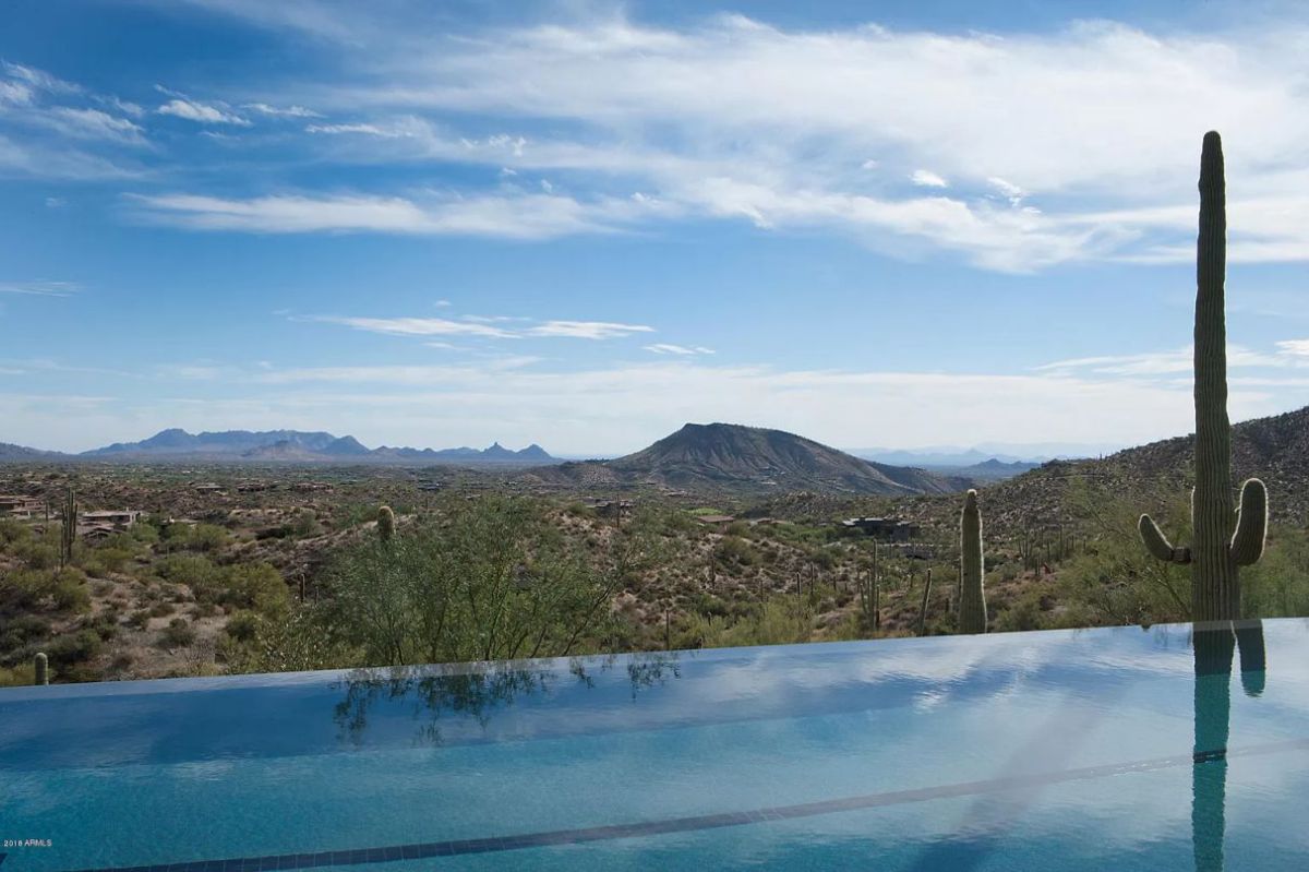 Secluded-Desert-contemporary-Home-for-Sale-in-Scottsdale-4