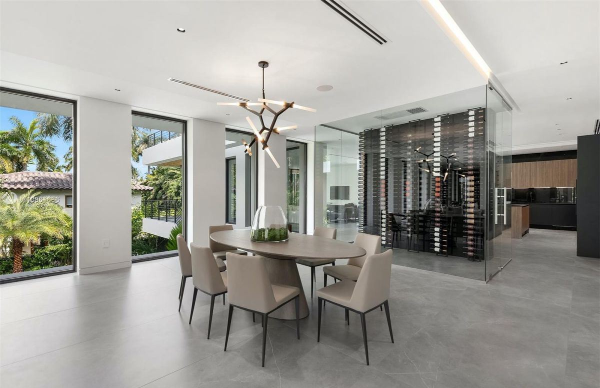 Superbly-Modern-Smart-Home-for-Sale-in-Miami-Florida-14