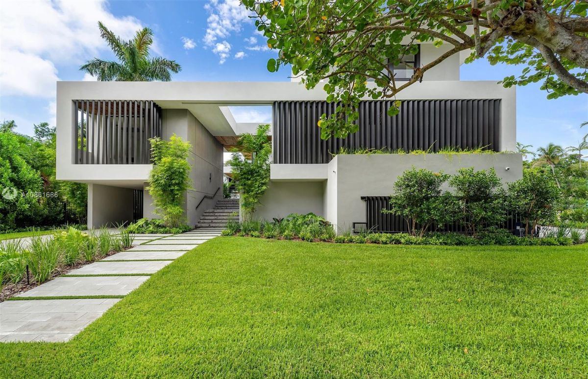 Superbly-Modern-Smart-Home-for-Sale-in-Miami-Florida-16