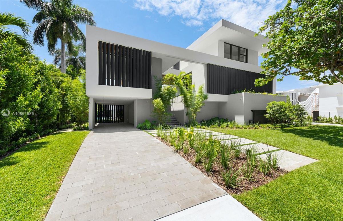 Superbly-Modern-Smart-Home-for-Sale-in-Miami-Florida-23