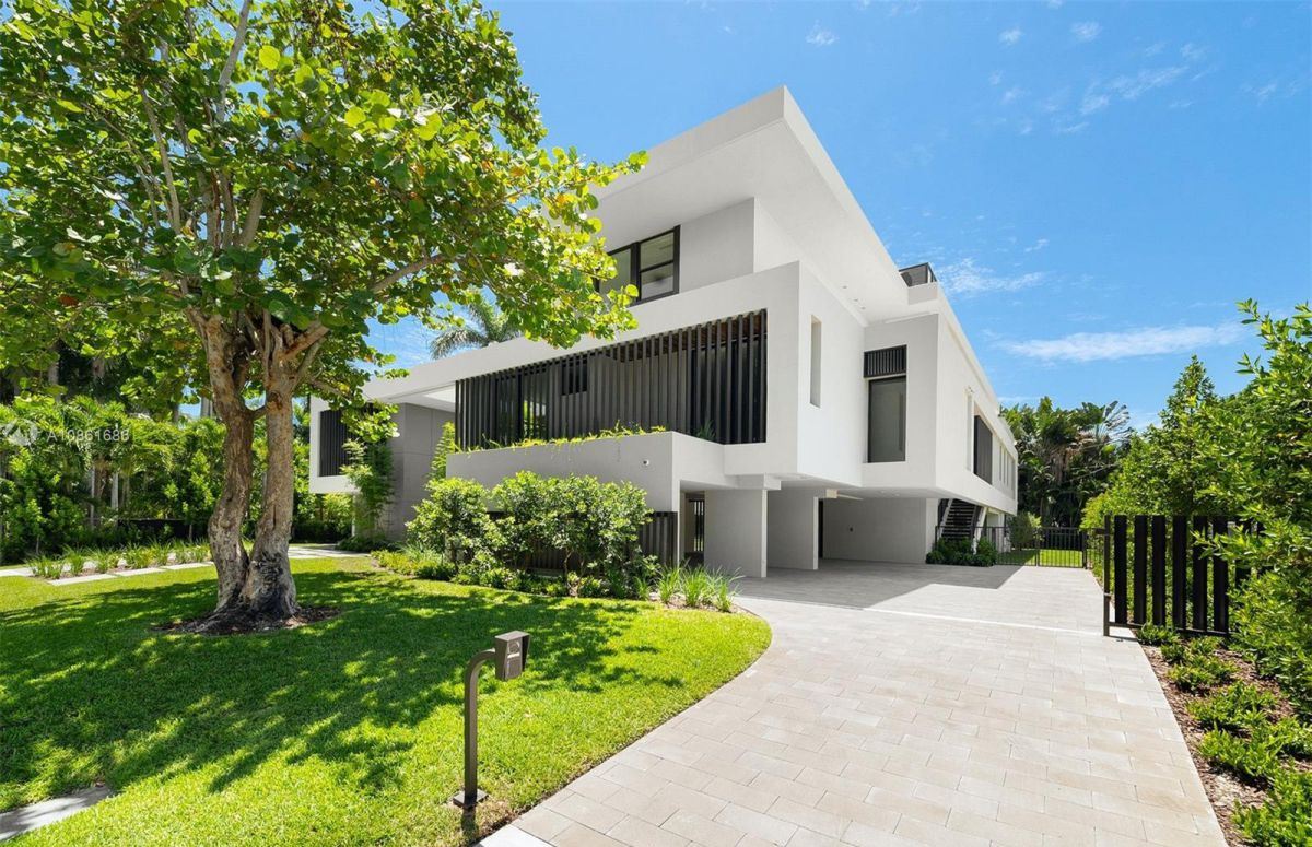 Superbly-Modern-Smart-Home-for-Sale-in-Miami-Florida-25