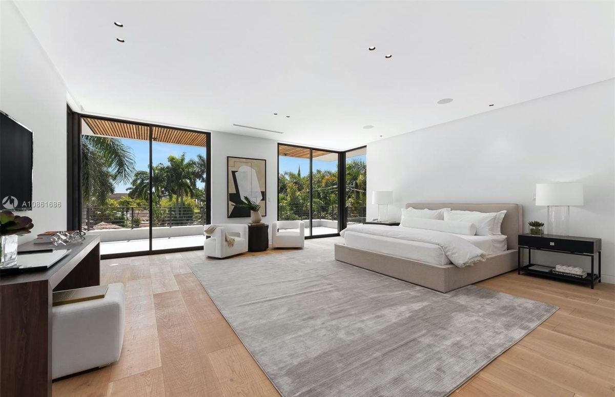 Superbly-Modern-Smart-Home-for-Sale-in-Miami-Florida-33