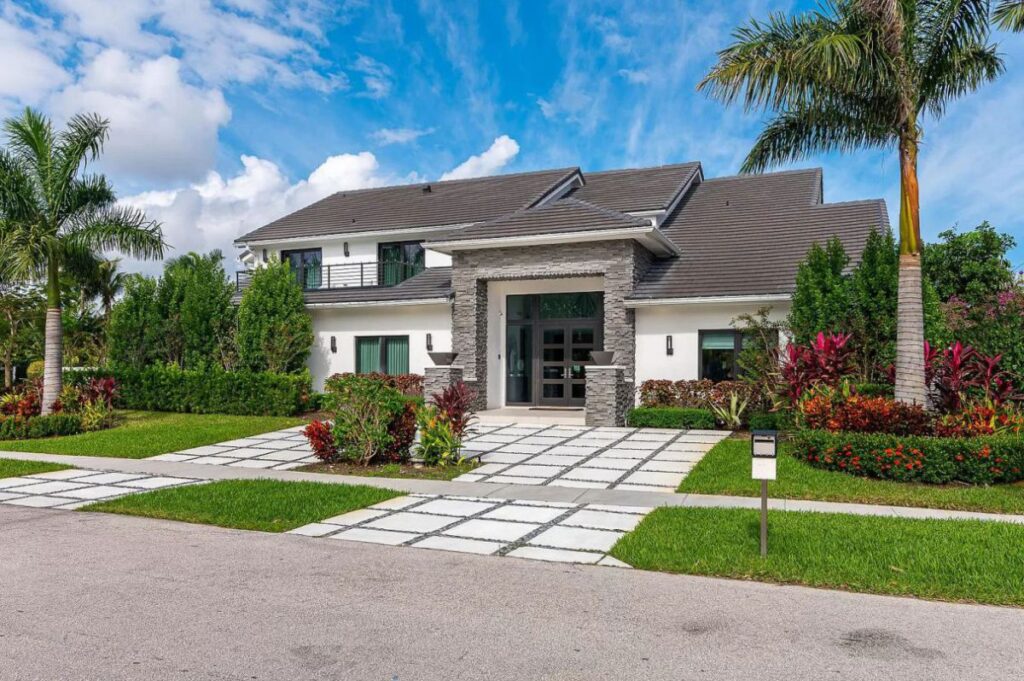 Impeccable 5 Bedroom Home in Boca Raton on Market