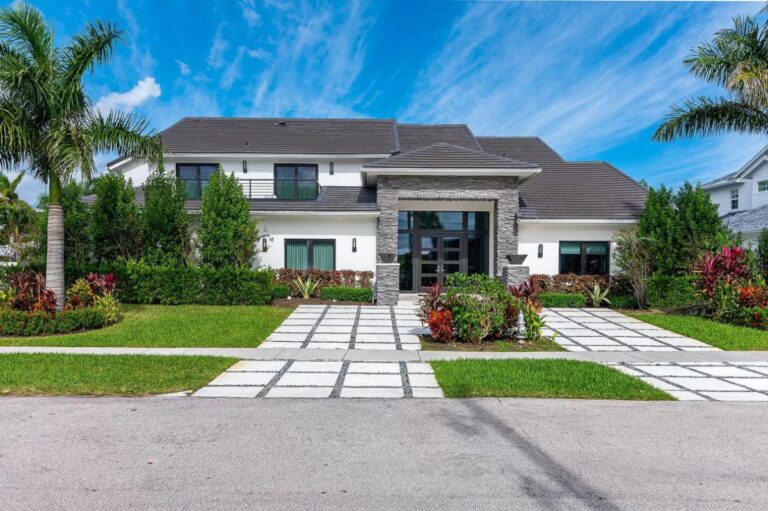 A $4,250,000 Impeccable 5 Bedroom Home in Boca Raton on Market