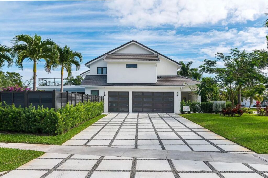 Impeccable 5 Bedroom Home in Boca Raton on Market