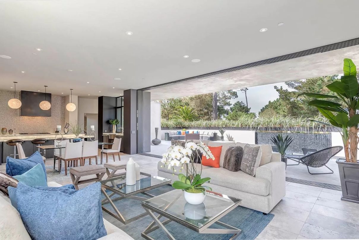 A-4688000-Pebble-Beach-Home-for-Sale-Features-Modern-Spaces-13